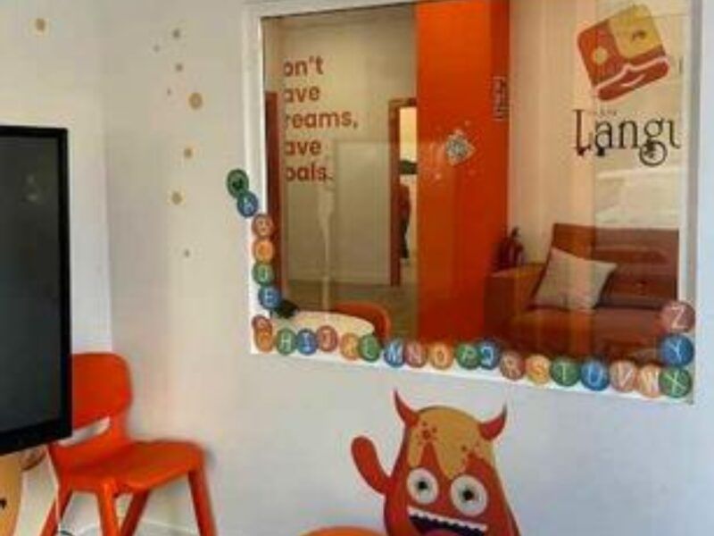 Se vende academia de inglés rentable