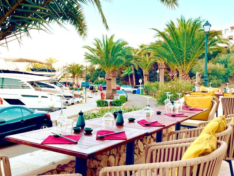 Restaurante y cocktail bar en primera linea Marina de Cala D'Or se traspasa