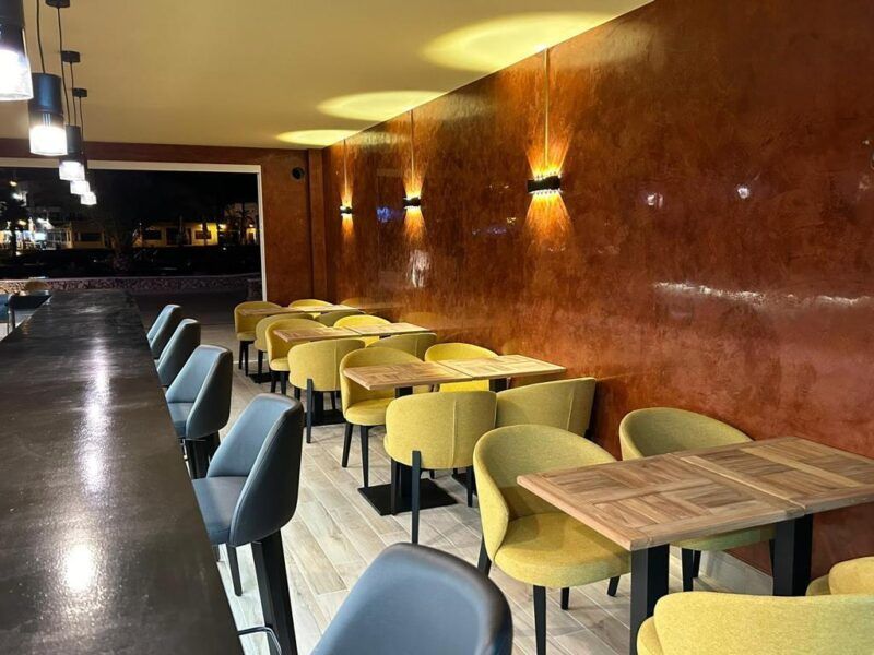 Restaurante y cocktail bar en primera linea Marina de Cala D'Or se traspasa