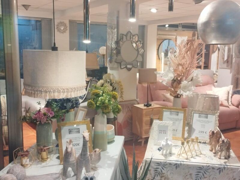SE TRASPASA TIENDA DE MUEBLE Y DECORACIÓN