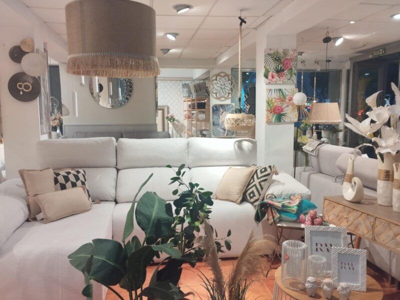 SE TRASPASA TIENDA DE MUEBLE Y DECORACIÓN
