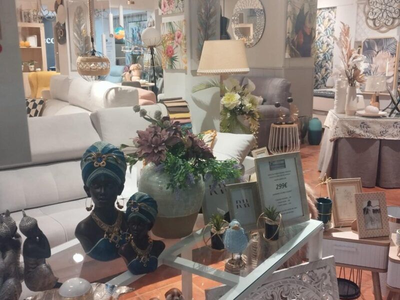 SE TRASPASA TIENDA DE MUEBLE Y DECORACIÓN