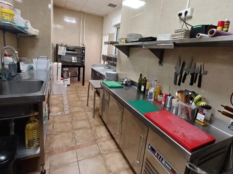 Se traspasa restaurante pizzeria en la universidad