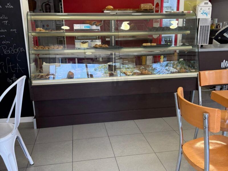 CAFETERIA PANADERIA CON TERRAZA