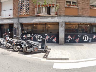 TRASPASO RESTAURANTE DE GRACIA BARCELONA, GRANDE, ESQUINA Y UBICACIÓN INMEJORABLE