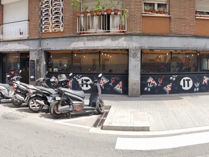 TRASPASO RESTAURANTE DE GRACIA BARCELONA, GRANDE, ESQUINA Y UBICACIÓN INMEJORABLE