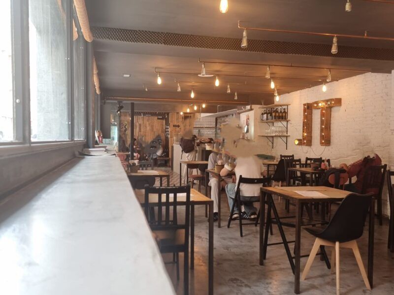 TRASPASO RESTAURANTE DE GRACIA BARCELONA, GRANDE, ESQUINA Y UBICACIÓN INMEJORABLE