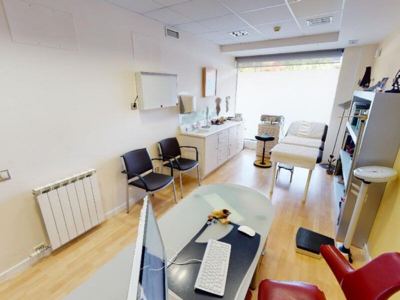 Magnífica Clínica de 125m2 - Planta baja en excelente ubicación frente Hospital General de Catalunya