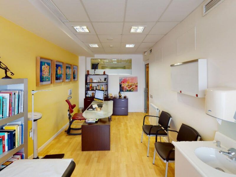 Magnífica Clínica de 125m2 - Planta baja en excelente ubicación frente Hospital General de Catalunya