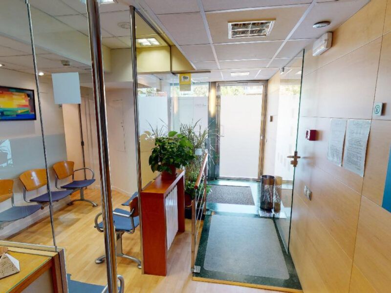 Magnífica Clínica de 125m2 - Planta baja en excelente ubicación frente Hospital General de Catalunya