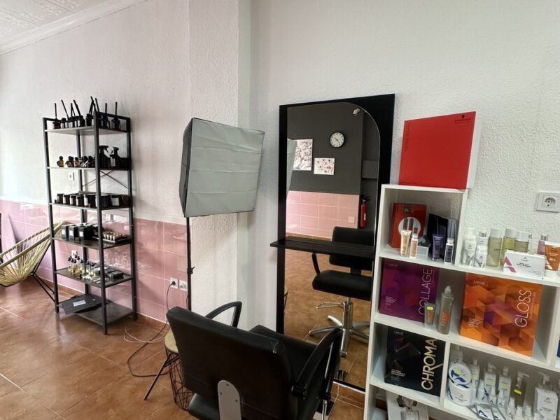 Traspaso salón de belleza en Torrevieja (Alicante, Valencia). Listo para trabajar desde el primer día.