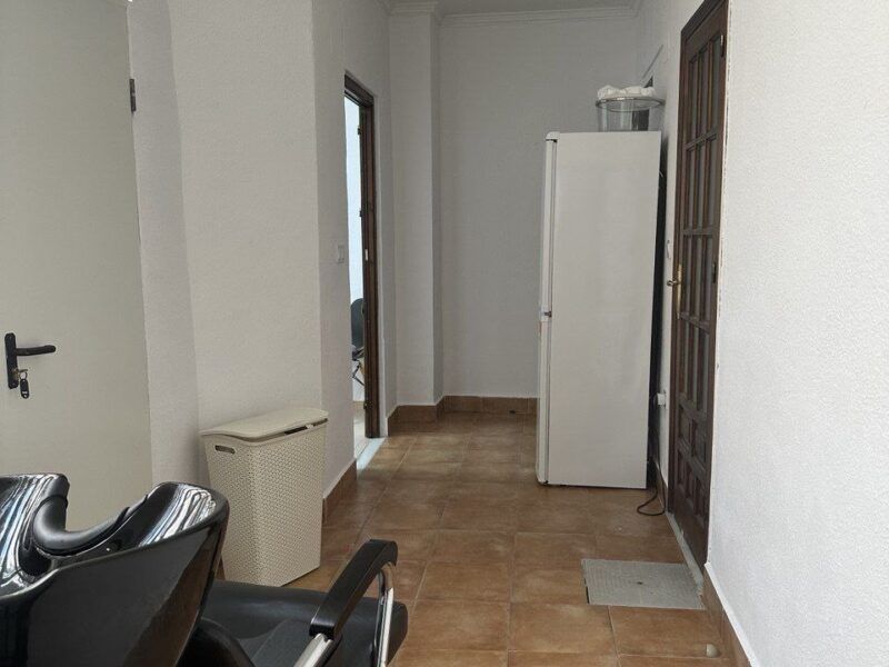 Traspaso salón de belleza en Torrevieja (Alicante, Valencia). Listo para trabajar desde el primer día.
