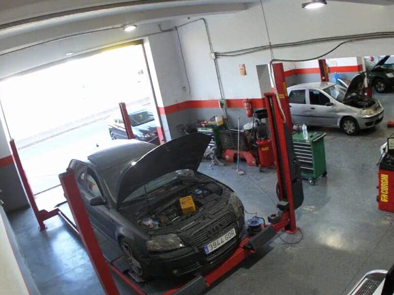Se vende taller mecánico funcionando en Algeciras