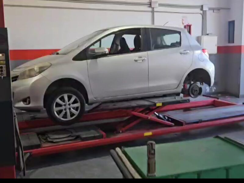 Se vende taller mecánico funcionando en Algeciras