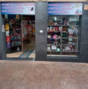 Traspaso por JUBILACIÓN comercio de Papelería, Copistería, Librería, Fotografía y Consumibles de informática.