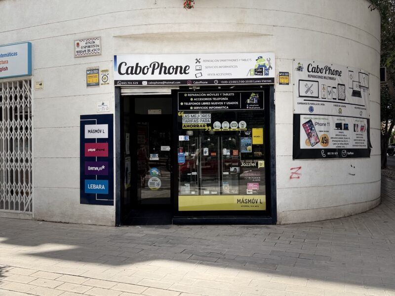 Se traspasa negocio de telefonía e informática