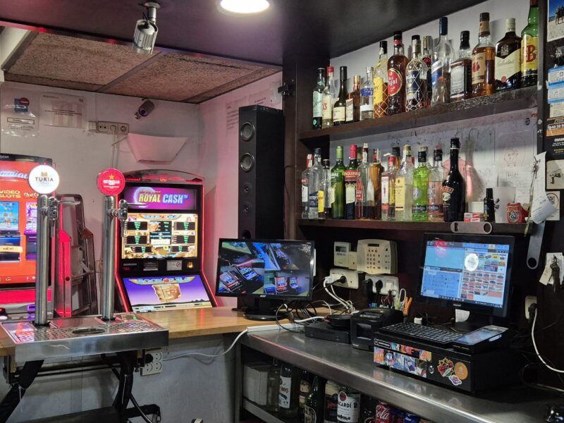 Traspaso bar hamburguesería con terraza en Sant Vicenç de Castellet