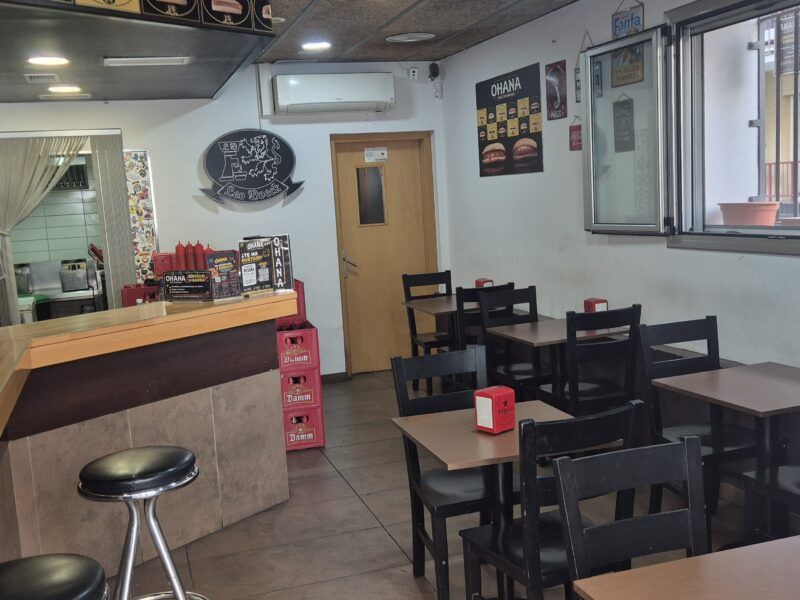 Traspaso bar hamburguesería con terraza en Sant Vicenç de Castellet
