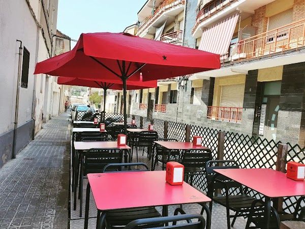 Traspaso bar hamburguesería con terraza en Sant Vicenç de Castellet