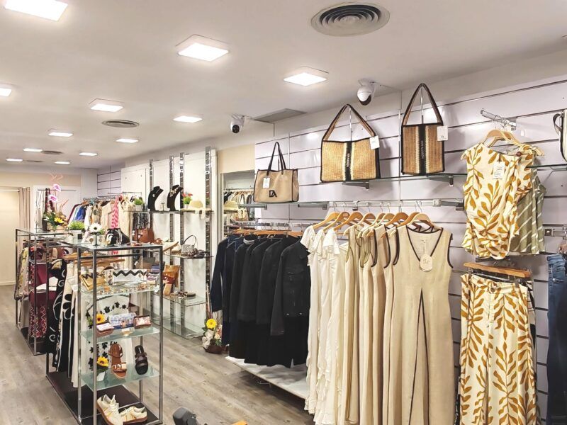 Traspaso tienda moda y complementos en C/Ramón y Cajal -Villareal , bajo concepto "llave en mano"