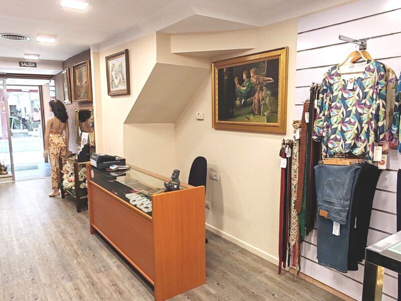 Traspaso tienda moda y complementos en C/Ramón y Cajal -Villareal , bajo concepto "llave en mano"