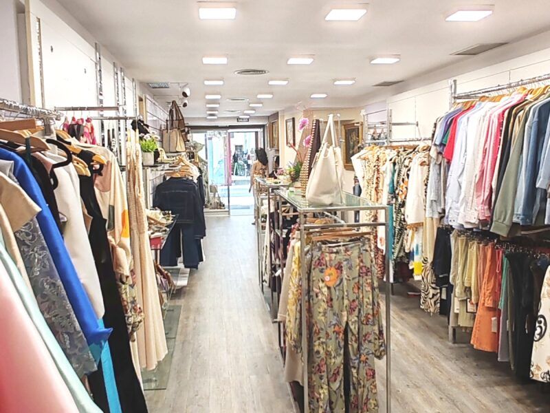 Traspaso tienda moda y complementos en C/Ramón y Cajal -Villareal , bajo concepto "llave en mano"