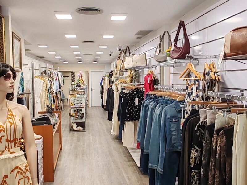 Traspaso tienda moda y complementos en C/Ramón y Cajal -Villareal , bajo concepto "llave en mano"